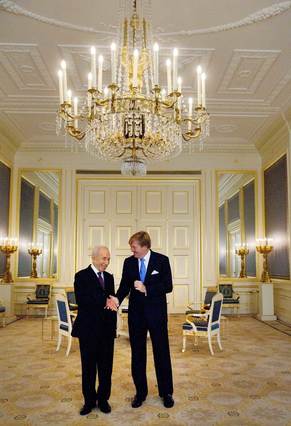 Koning Willem-Alexander ontvangt president Peres op Paleis Noordeinde.