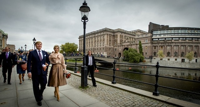 Koning en Koningin brengen kennismakingsbezoek aan Zweden.