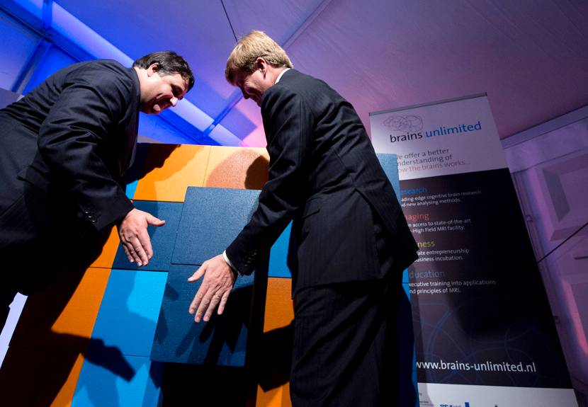 Koning opent scannerlab Brains Unlimited in Maastricht.