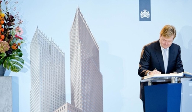 Koning opent nieuwbouw ministerie van Binnenlandse Zaken en Koninkrijksrelaties en ministerie van Veiligheid en Justitie.