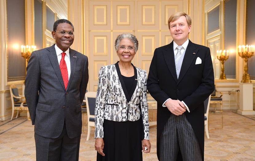 Koning beëdigt Gouverneur Curaçao.