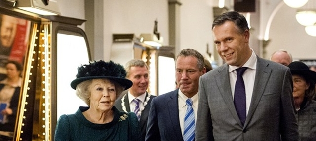 Prinses Beatrix woont 20e publiekslezing De Anatomische Les bij.