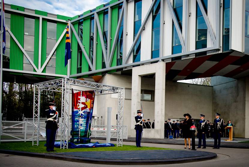 Koningin Máxima opent de Koningin Máximakazerne van de Koninklijke Marechaussee, district Schiphol.