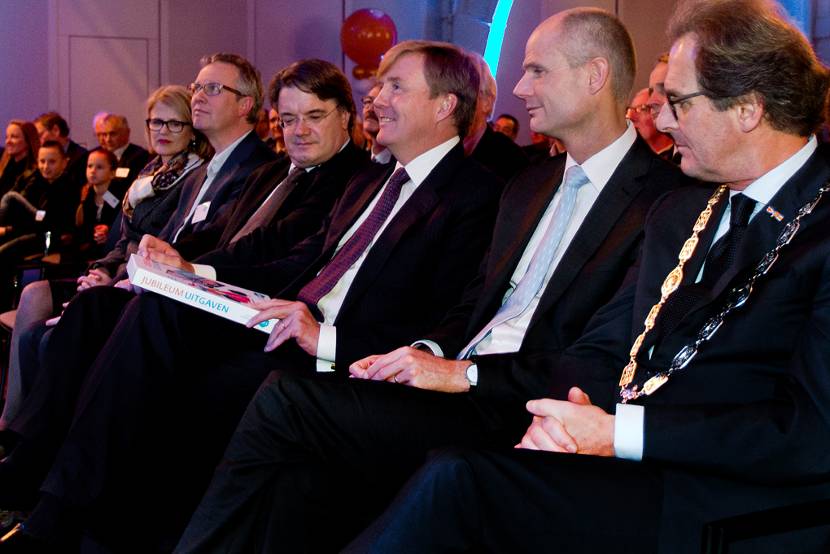 Koning bij jubileumcongres Aedes vereniging van woningcorporaties.