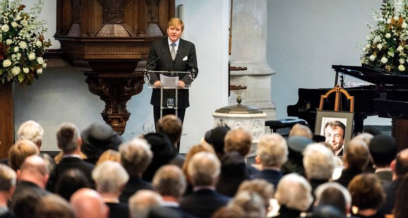 Koning Willem-Alexander spreekt tijdens de herdenkingsbijeenkomst voor Prins Friso in de Oude Kerk in Delft.