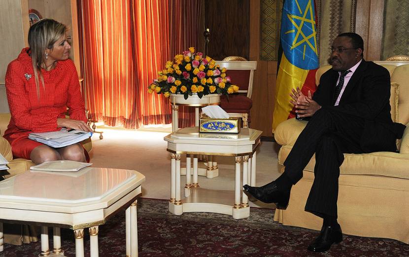 Koningin Máxima in gesprek met de minister-president van Ethiopië, Hailemariam Desalegn.