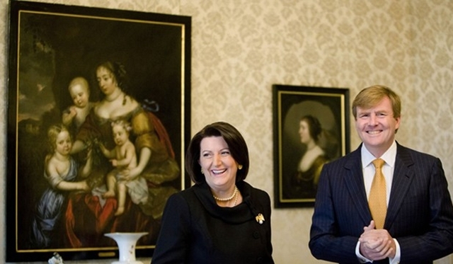 Koning Willem-Alexander ontvangt de president van de Republiek Kosovo in audiëntie op Paleis Huis ten Bosch.
