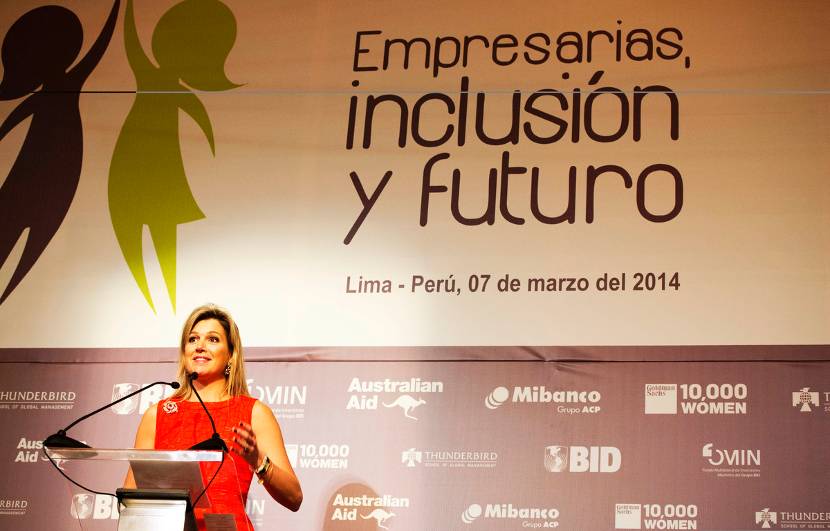 Koningin Máxima spreekt tijdens een bezoek aan deelnemers aan het ‘Strengthening Women Entrepreneurship’ in Lima. Dit is een internationaal initiatief om vrouwen te steunen bij het ondernemerschap.
