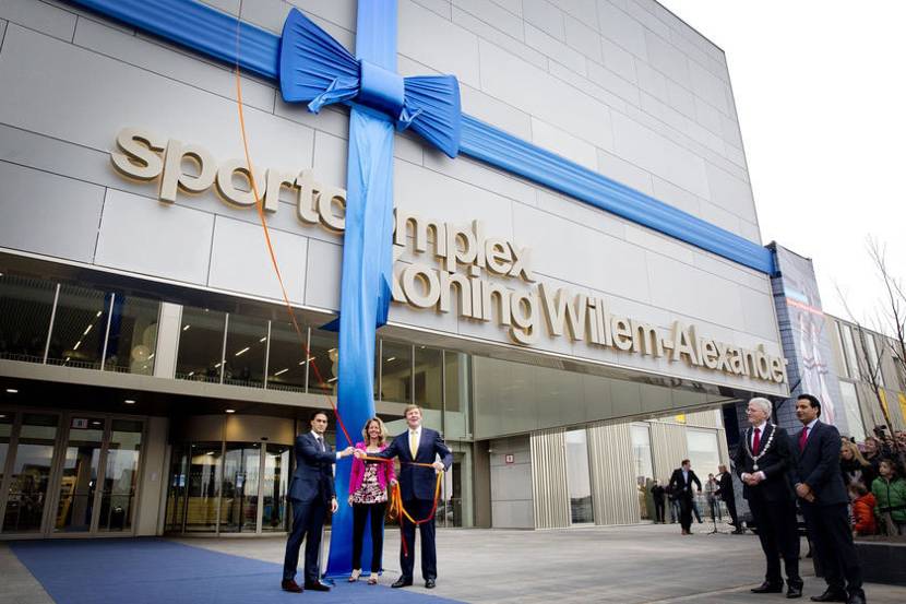Koning Willem-Alexander opent Sportcomplex Koning Willem-Alexander.
