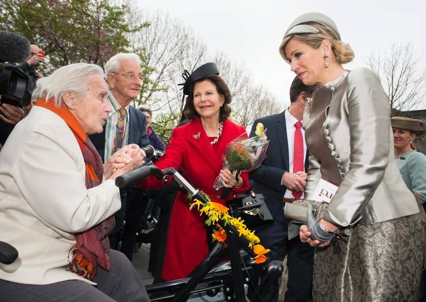 Koningin Máxima en Koningin Silvia brengen een bezoek aan De Hogeweyk in Weesp