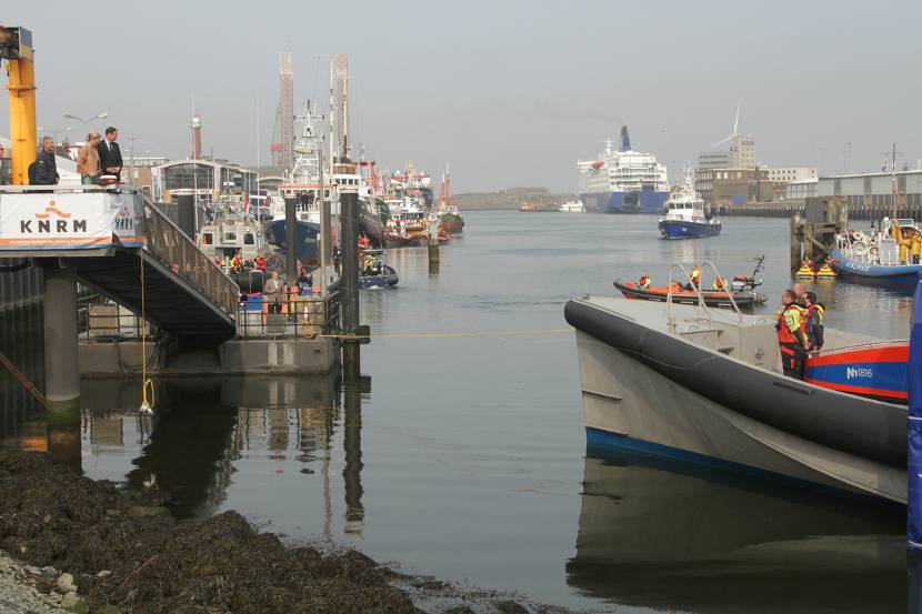 Koningin Máxima doopt de nieuwe reddingsboot Nh1816 van de Koninklijke Nederlandse Redding Maatschappij.