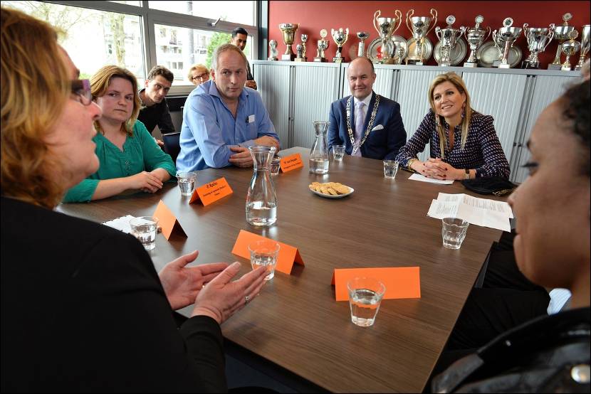 Koningin Máxima bezoekt het initiatief Meedoen is Winnen van Stichting Vorrinklaan. Deze stichting beheert sinds 2012 een nieuw sportgebouw waar korfbalvereniging DeetosSnel gehuisvest is