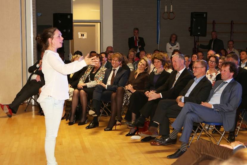 Koningin Máxima woont op basisschool De Archipel een ouderavond bij over ‘financiële opvoeding’.