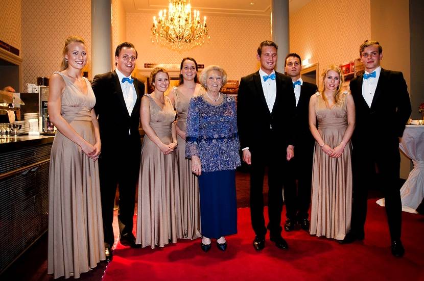 Prinses Beatrix woont het ‘Twee Eeuwen Concert’ van Sociëteit Minerva bij