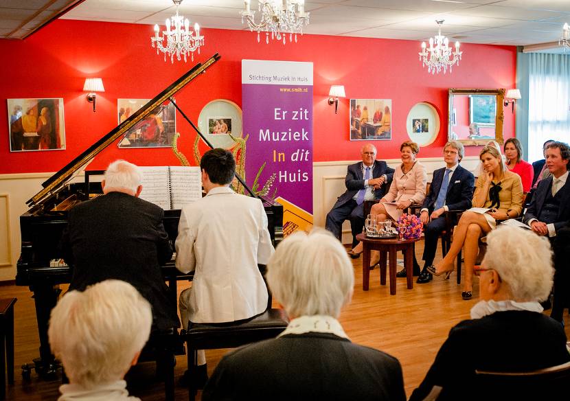 Koningin Máxima bij jubileumconcert Stichting Muziek in Huis