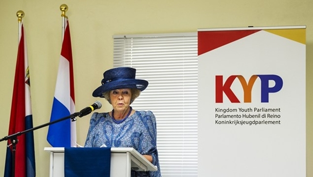 Prinses Beatrix opent Koninkrijksjeugdparlement Sint Maarten