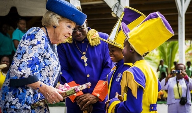 Prinses Beatrix opent Koninkrijksjeugdparlement Sint Maarten