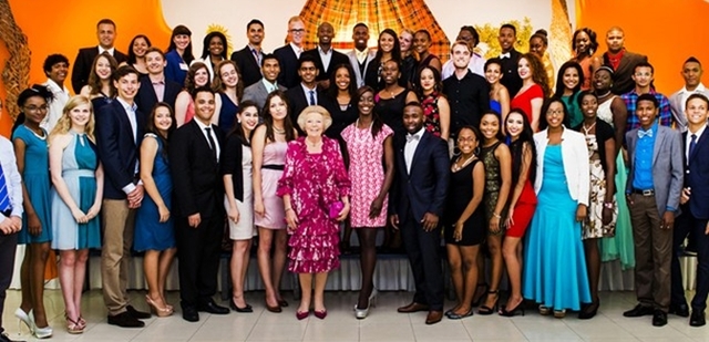 Prinses Beatrix opent Koninkrijksjeugdparlement Sint Maarten
