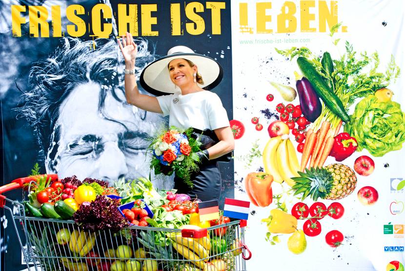 Koningin Máxima bezoekt de campagnestand van 'Frische ist Leben', een gezamenlijke campagne van betrokken partijen uit Duitsland, Nederland en België om de consumptie van verse groente en fruit in Duitsland te bevorderen. Duitsland, en vooral Nedersaksen en Noordrijn-Westfalen, is de belangrijkste afzetmarkt voor Nederlandse groente en fruit