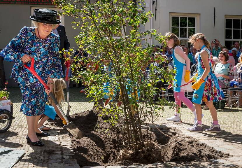 Prinses Beatrix geeft startsein Nationale Tuinweek.