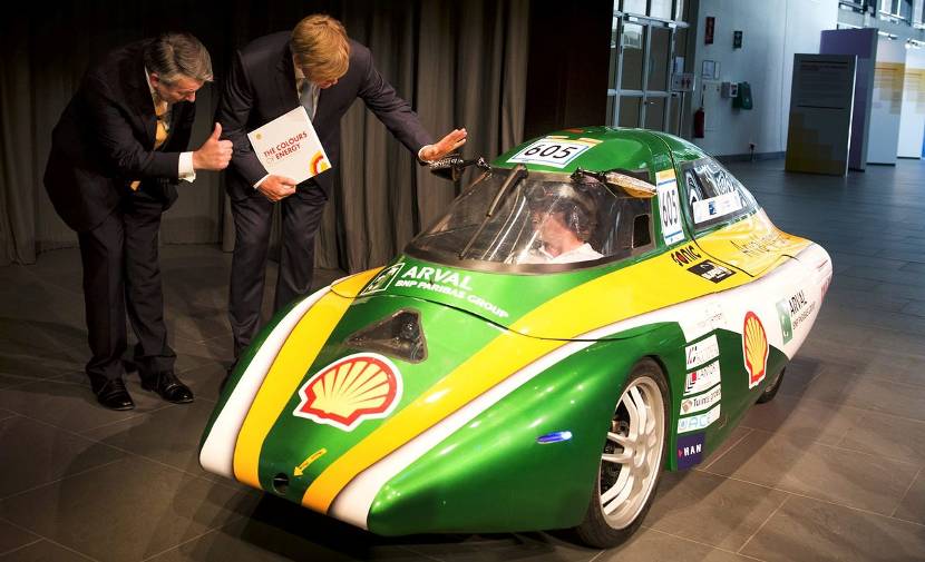 Koning bij viering 100-jarig bestaan Shell Technology Centre Amsterdam