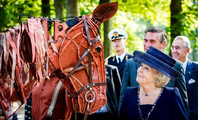 Prinses Beatrix opent Paviljoen Nederland en de Eerste Wereldoorlog.