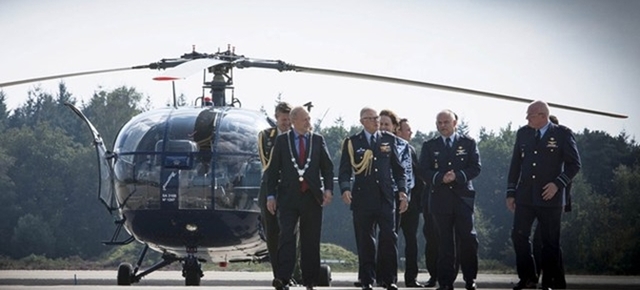 Prof.mr. Pieter van Vollenhoven bij viering 50 jaar Alouette III