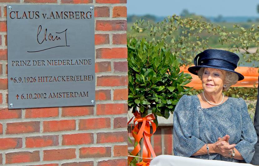 Prinses Beatrix opent Prinz-Claus-Promenade in Hitzacker