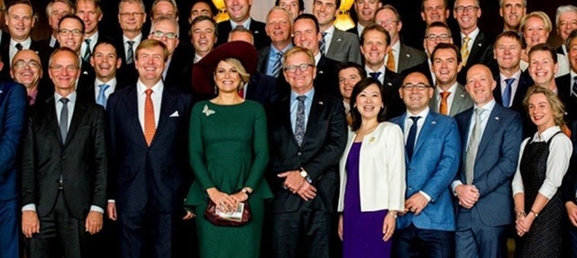 Koning Willem-Alexander, Koningin Máxima en minister Kamp met leden van de economische missie.