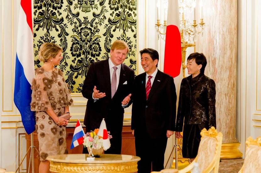 Koning Willem-Alexander en Koningin Máxima en minister-president Shinzo Abe en zijn vrouw.