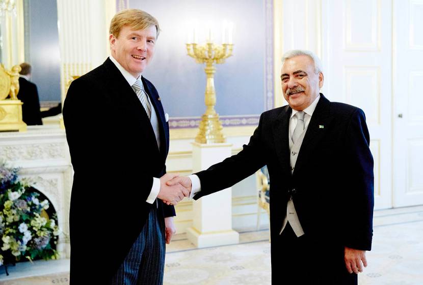 Koning Willem-Alexander en de ambassadeur van Turkmenistan.