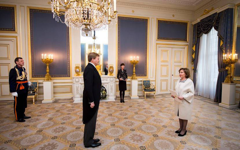 Koning Willem-Alexander ontvangt de geloofsbrieven van de ambassadeur van Bahrein.