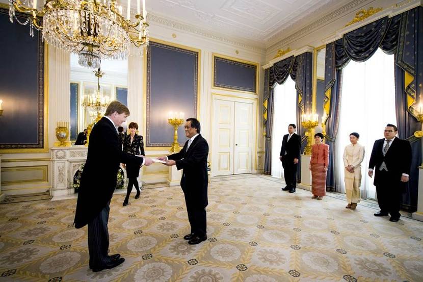 Koning Willem-Alexander ontvangt op Paleis Noordeinde de ambassadeur van het Koninkrijk Thailand, Z.E. Ittiporn Boonpracong, ter overhandiging van zijn geloofsbrieven.