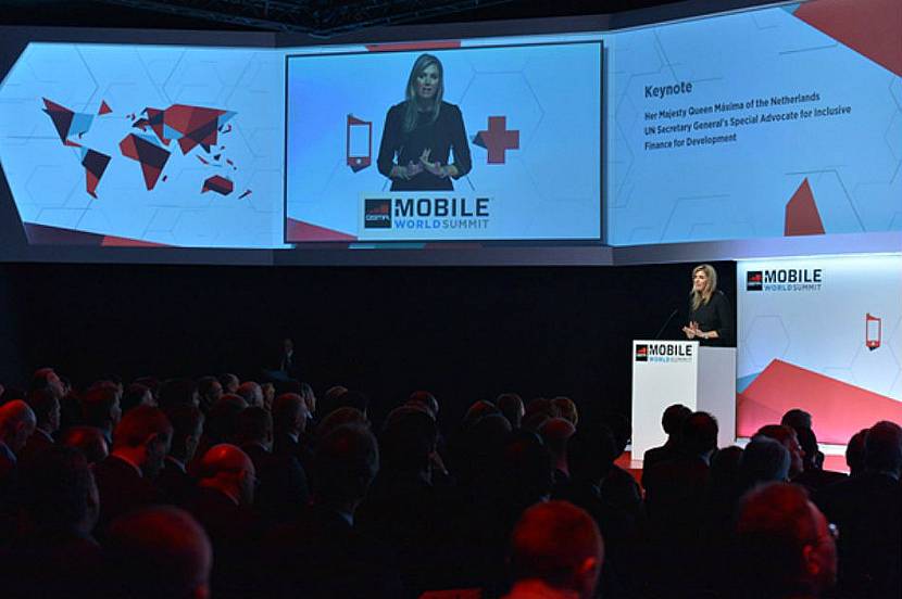 Koningin Máxima spreekt over toegang tot financiële diensten bij het Mobile World Congress 2015 Barcelona