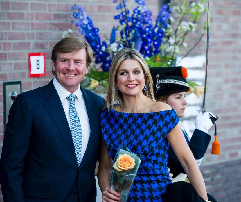 Dordrecht, 14 april 2015: Koning Willem-Alexander en Koningin Máxima komen aan voor het Koningsdagconcert