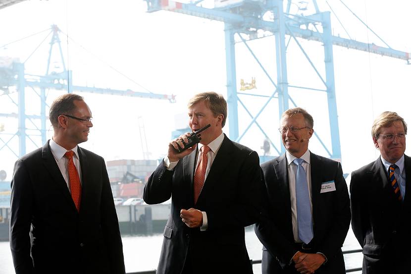 Koning opent containerterminal APM Terminals Maasvlakte