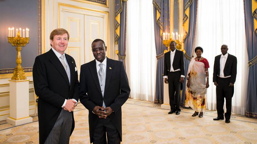 Koning Willem-Alexander ontvangt op Paleis Noordeinde de ambassadeur van de Republiek Zuid-Soedan, Z.E. Emmanuel Lomoro LoWilla, ter overhandiging van zijn geloofsbrieven
