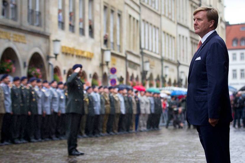 Koning bij viering 20-jarig bestaan 1e Duits-Nederlandse Legerkorps en bezoekt het Nederlands-Duits project ‘Voor Vrijheid/Für Freiheit’ in Münster