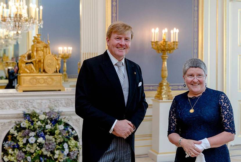 Koning Willem-Alexander en de ambassadeur van Canada, H.E. mevrouw Sabine Nölke.