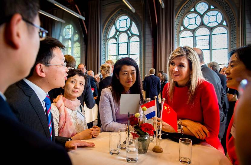Koning Willem-Alexander en Koningin Máxima zijn aanwezig bij de bijeenkomst “China in Nederland” bij de Universiteit Leiden.