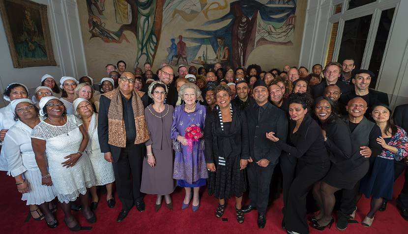 Prinses Beatrix is bij de première van ‘Juliana, moeder van het volk’