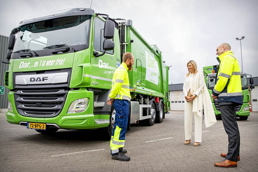 Koningin Máxima bezoekt de milieustraat in Nijmegen