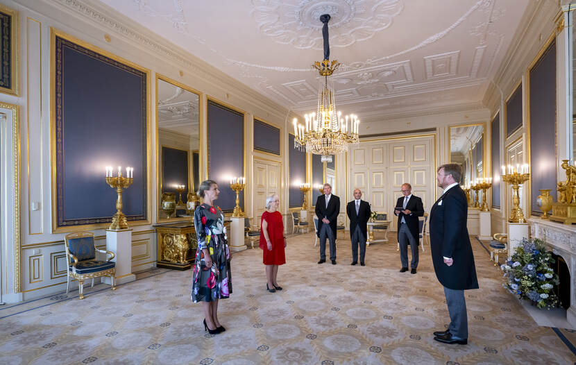 Beëdiging van de ambassadeurs mevrouw drs. M.C.T.T Pirenne en mevrouw drs. E.P.I.M. Merks-Schaapveld