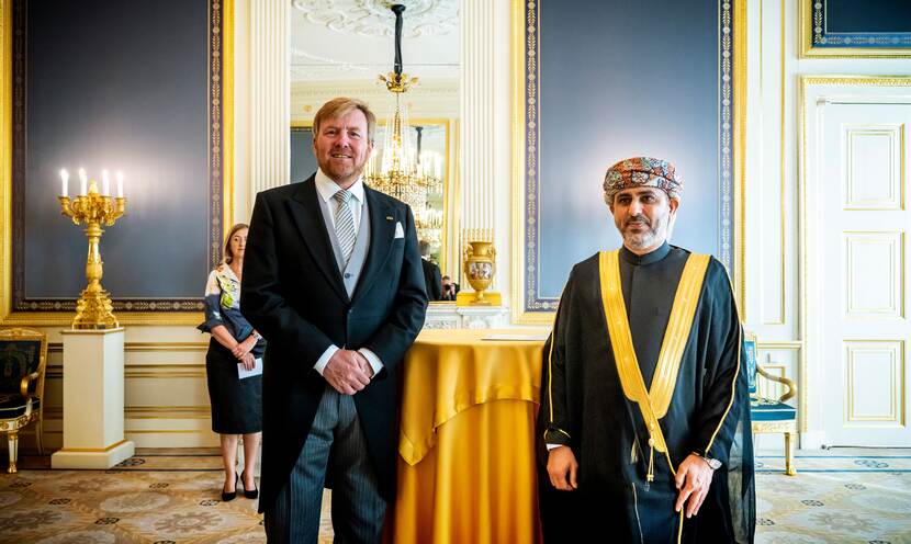 Koning Willem-Alexander ontvangt de geloofsbrieven van de ambassadeur van Oman