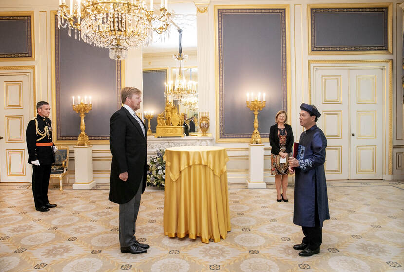 Koning Willem-Alexander ontvangt de geloofsbrieven van de ambassadeur van Vietnam