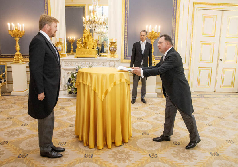 Koning ontvangt geloofsbrieven ambassadeur Belarus
