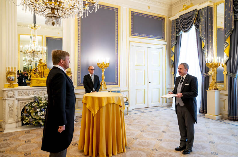 Koning ontvangt geloofsbrieven ambassadeur IJsland