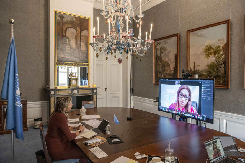 Koningin videobelt in paleis.