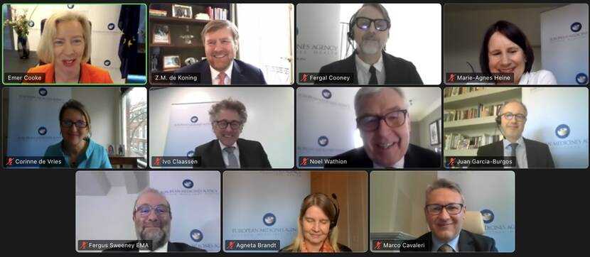 Koning Willem-Alexander in gesprek met directie en medewerkers Europees Geneesmiddelen Agentschap