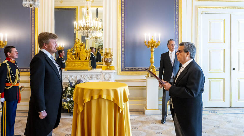 Koning ontvangt geloofsbrieven van ambassadeur Colombia